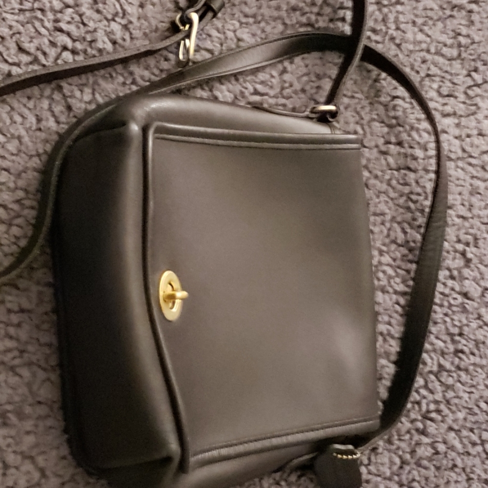 Coach vintage leather bag great condition.